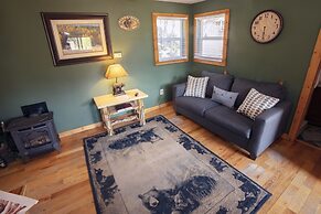 Lazy R Cottages: 4 1 Bedroom Cabin