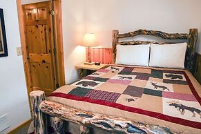Lazy R Cottages: 8 2 Bedroom Cabin