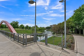 Cozy Condo Nature,park &lakeview 2 Bedroom Condo