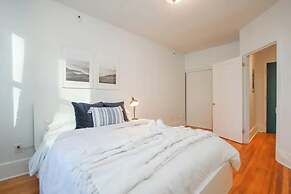 Downtown 1BR Suite