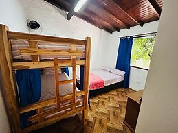 Blue Coast Hostal - Hostel
