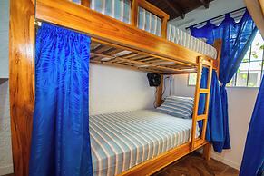 Blue Coast Hostal - Hostel