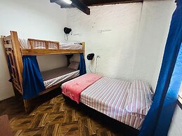 Blue Coast Hostal - Hostel