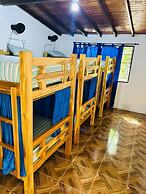 Blue Coast Hostal - Hostel