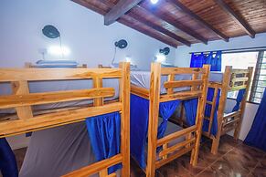 Blue Coast Hostal - Hostel