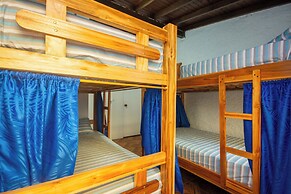 Blue Coast Hostal - Hostel