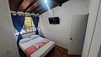 Blue Coast Hostal - Hostel