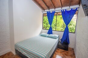 Blue Coast Hostal - Hostel