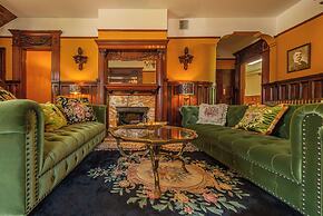 Orman Mansion - Pueblo's Most Luxurious Stay
