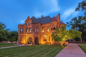 Orman Mansion - Pueblo's Most Luxurious Stay