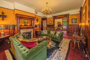 Orman Mansion - Pueblo's Most Luxurious Stay