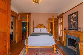 Orman Mansion - Pueblo's Most Luxurious Stay