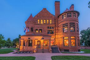 Orman Mansion - Pueblo's Most Luxurious Stay