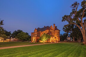 Orman Mansion - Pueblo's Most Luxurious Stay