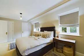 The Fosse Way Cottage - Breathtaking 5bdr Cottage With Parking Garden