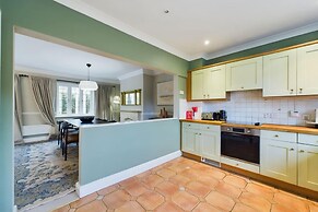 The Fosse Way Cottage - Breathtaking 5bdr Cottage With Parking Garden