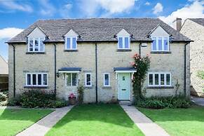 The Fosse Way Cottage - Breathtaking 5bdr Cottage With Parking Garden