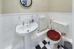 The Fosse Way Cottage - Breathtaking 5bdr Cottage With Parking Garden