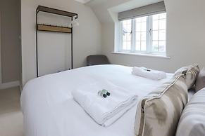 The Fosse Way Cottage - Breathtaking 5bdr Cottage With Parking Garden