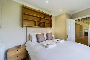 The Fosse Way Cottage - Breathtaking 5bdr Cottage With Parking Garden