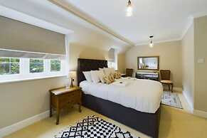 The Fosse Way Cottage - Breathtaking 5bdr Cottage With Parking Garden