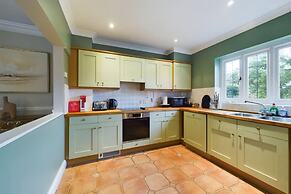 The Fosse Way Cottage - Breathtaking 5bdr Cottage With Parking Garden