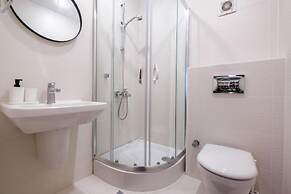 Spacious Flat 3 min to Coast and Bagdat Avenue