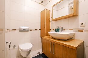 Spacious Flat 3 min to Coast and Bagdat Avenue