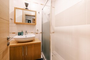 Spacious Flat 3 min to Coast and Bagdat Avenue