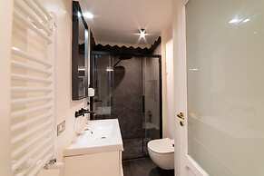 Via Carlo De Cesare 15