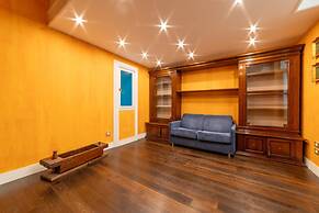 Via Carlo De Cesare 15