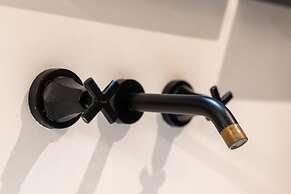 Via Carlo De Cesare 15