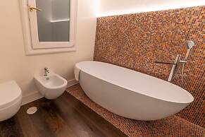 Via Carlo De Cesare 15