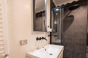 Via Carlo De Cesare 15