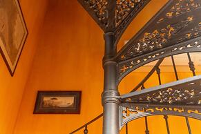 Via Carlo De Cesare 15