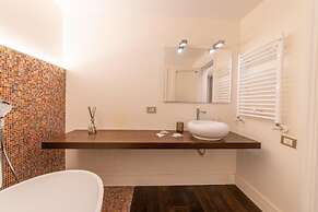 Via Carlo De Cesare 15