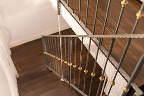 Via Carlo De Cesare 15