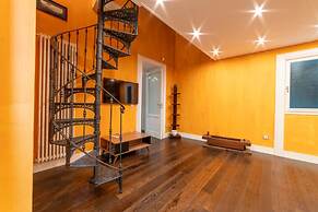 Via Carlo De Cesare 15