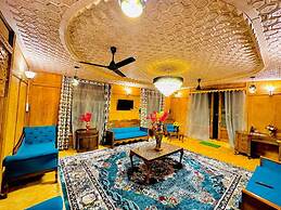 Floating Luxury Group Of Houseboats