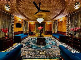 Floating Luxury Group Of Houseboats