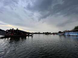 Floating Luxury Group Of Houseboats