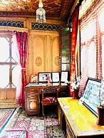 Floating Luxury Group Of Houseboats