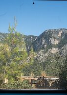 Goat Bungalow and Camping