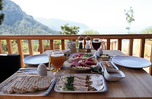 Goat Bungalow and Camping