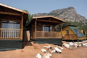 Goat Bungalow and Camping