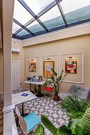 Hillside City Center Hotel