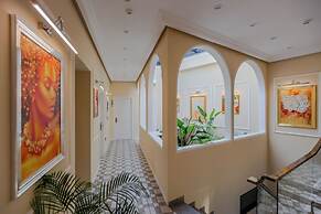 Hillside City Center Hotel