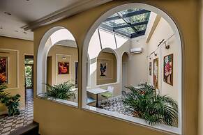 Hillside City Center Hotel