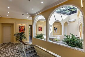 Hillside City Center Hotel