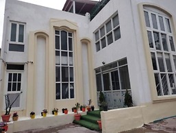 Goroomgo Lotus Srinagar
